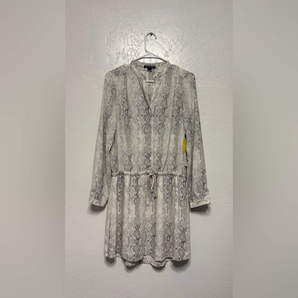 New with tags, womens size small dress, #L1138